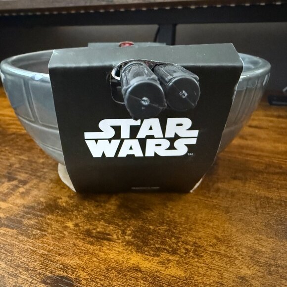 Star Wars Death Star Ramen Bowl Set with Lightsaber Chopsticks, New - 2 left - Picture 4 of 6
